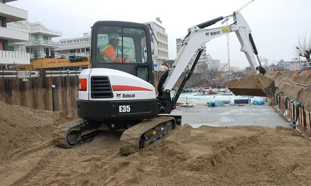 Bild 3 einer Mietmaschine vom Typ 3,5 Tonnen Minibagger | Bobcat E35