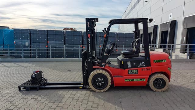 Bild 3 einer Mietmaschine vom Typ 3 Tonnen Elektro | EP EFL302 Triplex Mast 4800 mm
