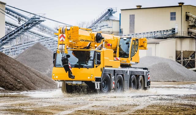 Bild 0 einer Mietmaschine vom Typ Mobilkran 90 Tonnen | Liebherr LTM 1090 4.2