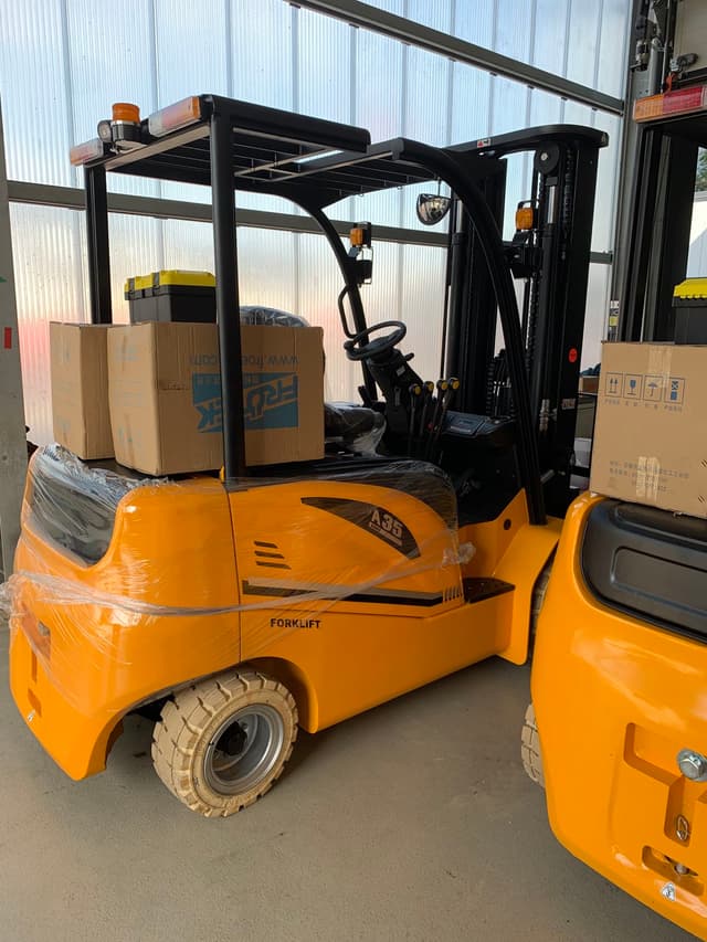 Bild 2 einer Mietmaschine vom Typ 3,5 Tonnen Elektro | Maximal Forklift FBA35-JZ 4500 mm