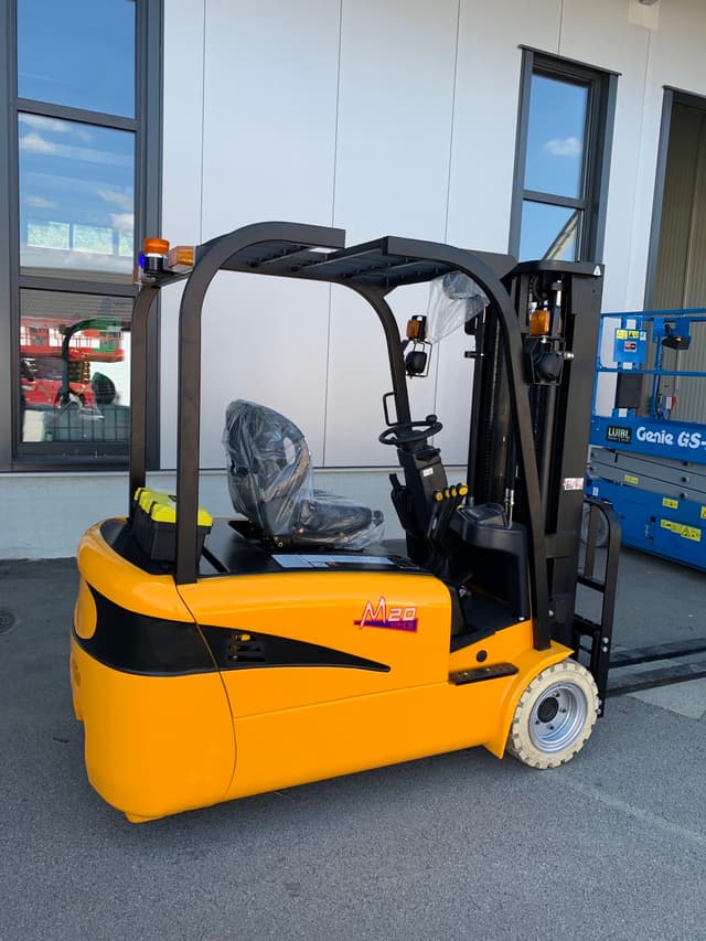 Bild 1 einer Mietmaschine vom Typ 2 Tonnen Elektro Dreirad | Maximal Forklift FB20S-MJZ 4500 mm