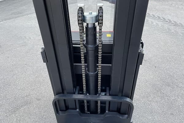 Bild 3 einer Mietmaschine vom Typ 1,6 Tonnen HH | EP ES16-16WA 4300 mm
