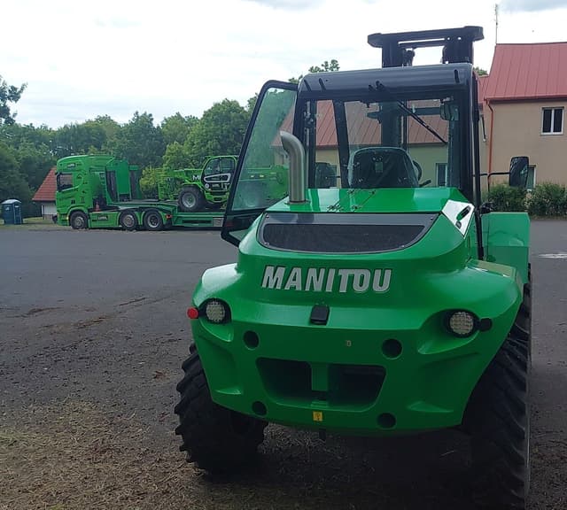 Bild 3 einer Mietmaschine vom Typ 3 Tonnen Geländestapler | Manitou M30-4