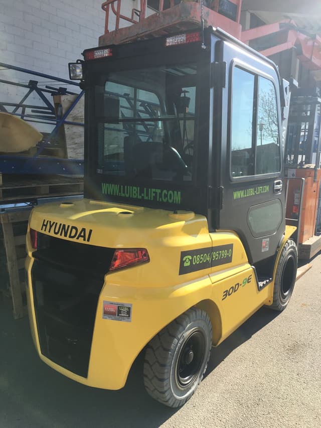 Bild 1 einer Mietmaschine vom Typ 3 Tonnen Diesel | Hyundai 30D-9 4700 mm
