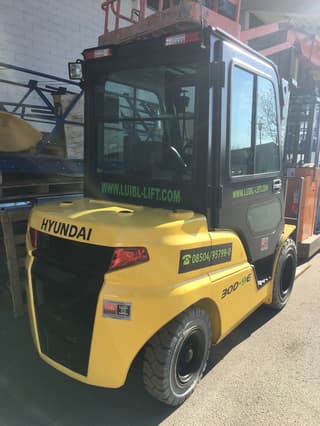 Vorschaubild 1 einer Mietmaschine vom Typ 3 Tonnen Diesel | Hyundai 30D-9 4700 mm