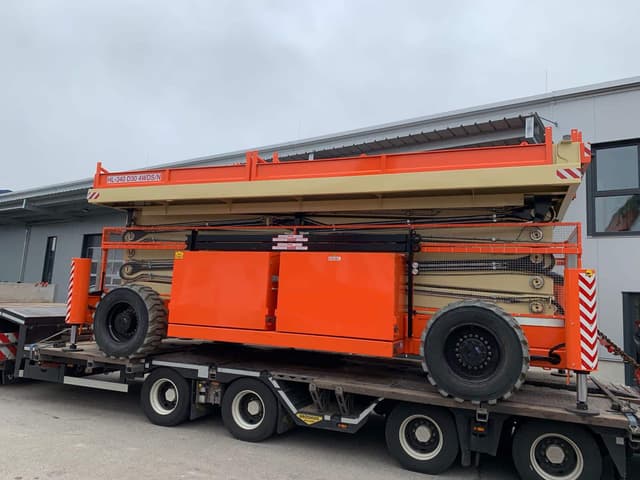 Bild 3 einer Mietmaschine vom Typ SBD-337 | Holland Lift HL 340D30 4WDS/N