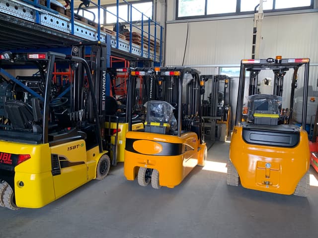 Bild 4 einer Mietmaschine vom Typ 2 Tonnen Elektro Dreirad | Maximal Forklift FB20S-MJZ 4500 mm