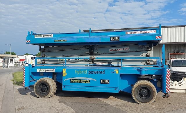 Bild 3 einer Mietmaschine vom Typ SBH-270 | Holland Lift M250HYL25 Combistar 4WD P/N