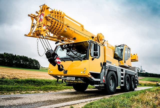 Bild 1 einer Mietmaschine vom Typ Mobilkran 60 Tonnen | Liebherr LTM 1060 3.1