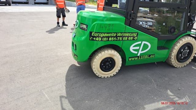 Bild 3 einer Mietmaschine vom Typ 3,8 Tonnen Elektro Gabelstapler | EP EFL382X5 6000 mm