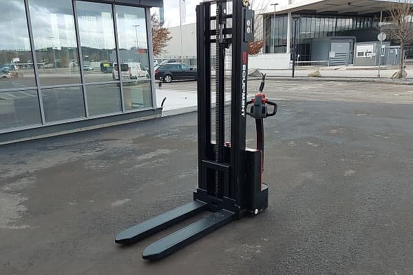 Bild 1 einer Mietmaschine vom Typ 1,2 Tonnen HH | EP ESL 122 3300 mm
