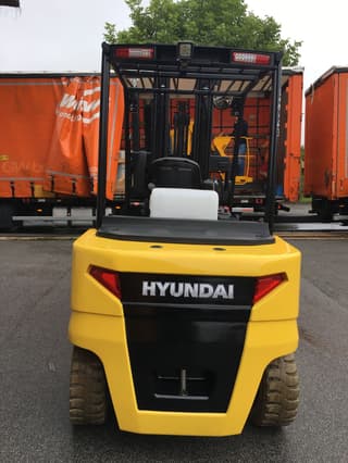 Vorschaubild 1 einer Mietmaschine vom Typ 5 Tonnen Elektro | Hyundai 50B-9 6000 mm