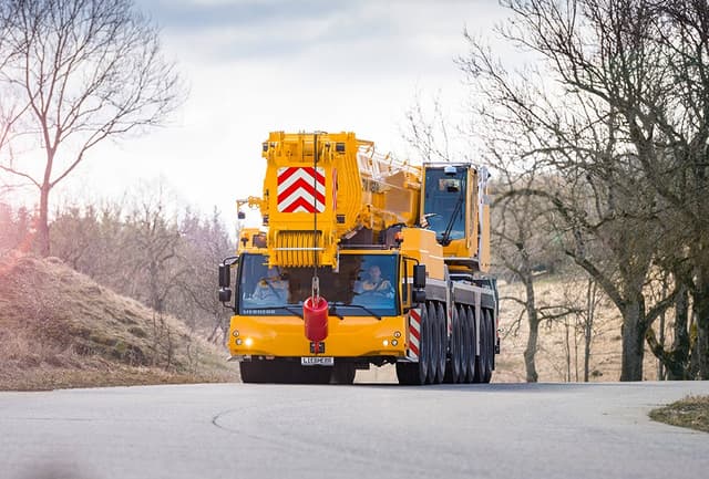 Bild 1 einer Mietmaschine vom Typ Mobilkran 450 Tonnen | Liebherr LTM 1450 8.1