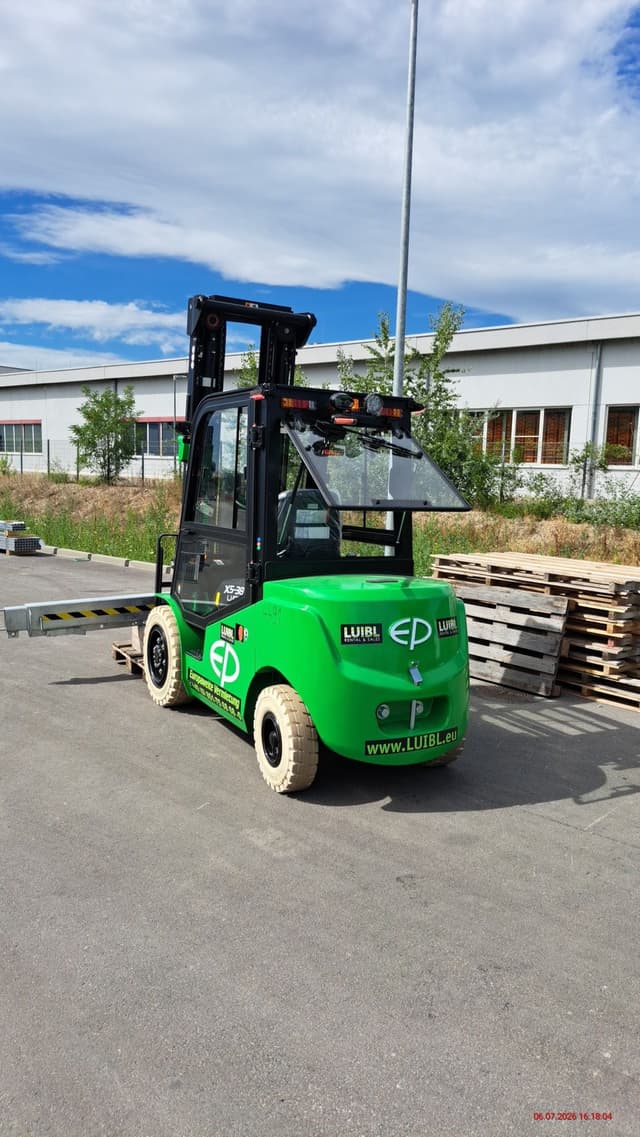 Bild 2 einer Mietmaschine vom Typ 3,8 Tonnen Elektro Gabelstapler | EP EFL382X5 6000 mm