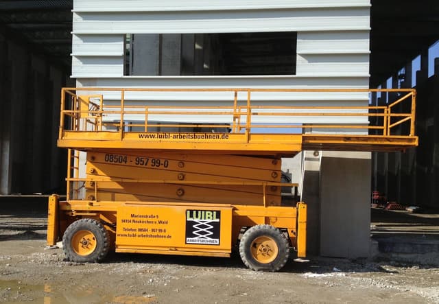 Bild 1 einer Mietmaschine vom Typ SBD-230 | JLG Liftlux 210-25
