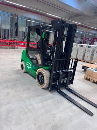 Picture of a rental machine of the type 3,8 Tonnen Elektro Gabelstapler | EP EFL382X5 4800 mm