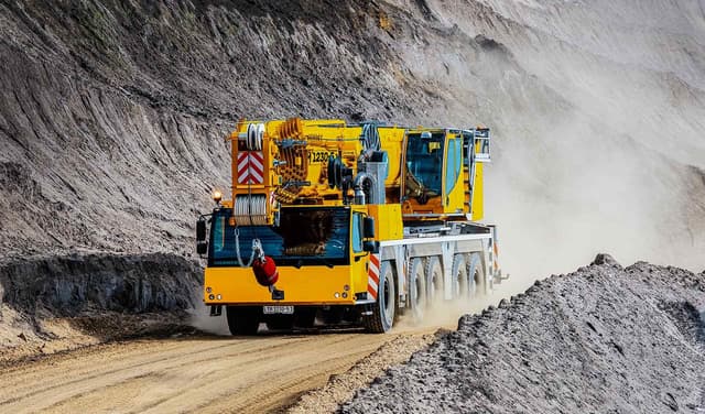 Bild 1 einer Mietmaschine vom Typ Mobilkran 230 Tonnen | Liebherr LTM 1230 5.1