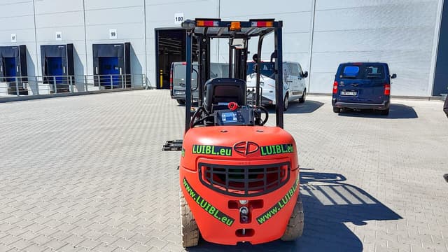 Bild 1 einer Mietmaschine vom Typ 3 Tonnen Elektro | EP EFL302 Triplex Mast 4800 mm