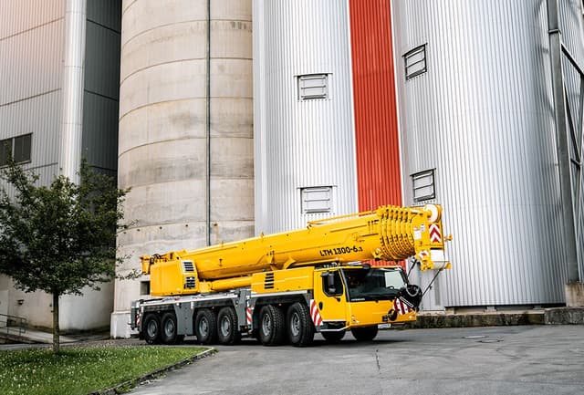 Bild 3 einer Mietmaschine vom Typ Mobilkran 300 Tonnen | Liebherr LTM 1300 6.3