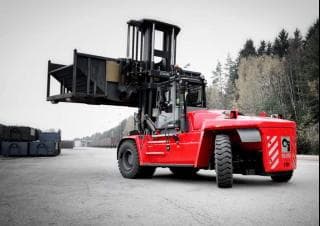 Bild einer Mietmaschine vom Typ 25 Tonnen Diesel | Kalmar DCG 250-25T 4660 mm