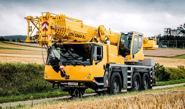 Bild 0 einer Mietmaschine vom Typ Mobilkran 60 Tonnen | Liebherr LTM 1060 3.1