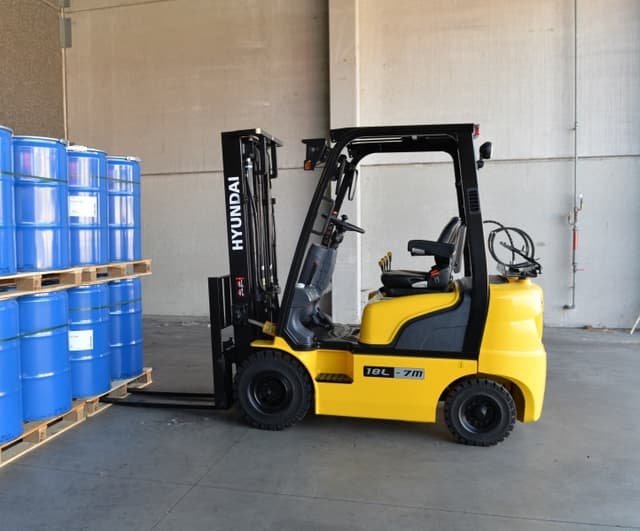 Bild 0 einer Mietmaschine vom Typ 1,8 Tonnen Gas Vierrad | Hyundai 18L-7M 5040 mm