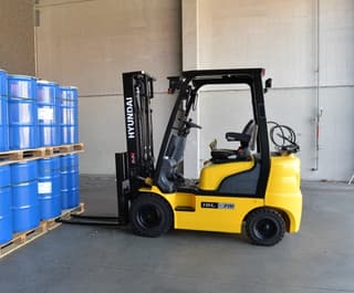Picture of a rental machine of the type 1,8 Tonnen Gas Vierrad | Hyundai 18L-7M 5040 mm