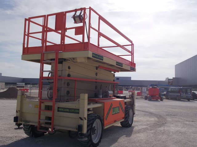 Bild 4 einer Mietmaschine vom Typ SBD-223 | JLG Liftlux 203-24