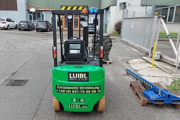 Bild 1 einer Mietmaschine vom Typ 2 Tonnen Elektro Vierrad | EP CPD20L1 4800 mm