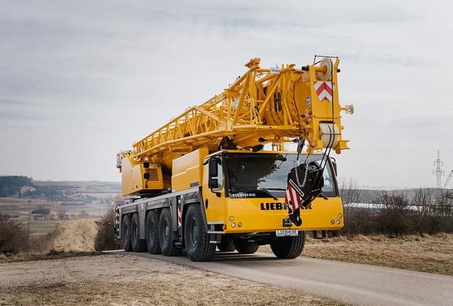 Bild 1 einer Mietmaschine vom Typ Mobilkran 160 Tonnen | Liebherr LTM 1160 5.2