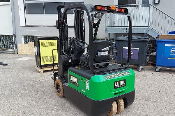 Bild 2 einer Mietmaschine vom Typ 1,8 Tonnen Elektro Dreirad | EP CPD18TV8 4800 mm