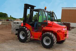 Vorschaubild 1 einer Mietmaschine vom Typ 5 Tonnen Geländestapler | Manitou M50-4
