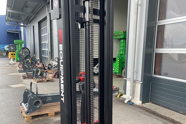 Bild 4 einer Mietmaschine vom Typ 1,2 Tonnen HH | EP ESL 122 3300 mm