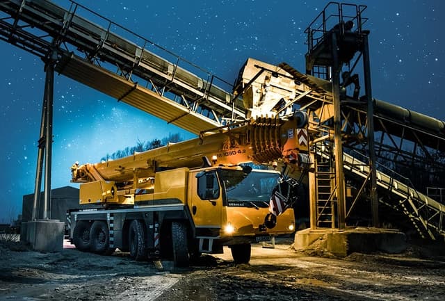 Bild 2 einer Mietmaschine vom Typ Mobilkran 90 Tonnen | Liebherr LTM 1090 4.2