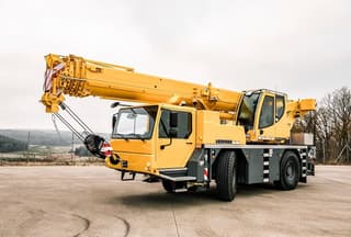 Picture of a rental machine of the type Mobilkran 40 Tonnen | Liebherr LTM 1040 2.1