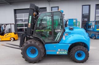 Vorschaubild 1 einer Mietmaschine vom Typ 5 Tonnen Geländestapler | Ausa C500H x4