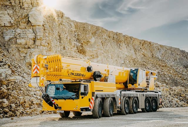Bild 2 einer Mietmaschine vom Typ Mobilkran 300 Tonnen | Liebherr LTM 1300 6.3
